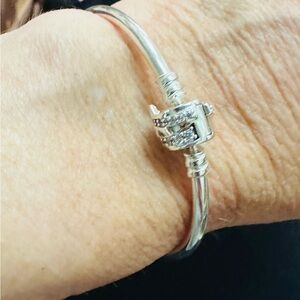 Pandora moments sparkling shooting star clasp bangle